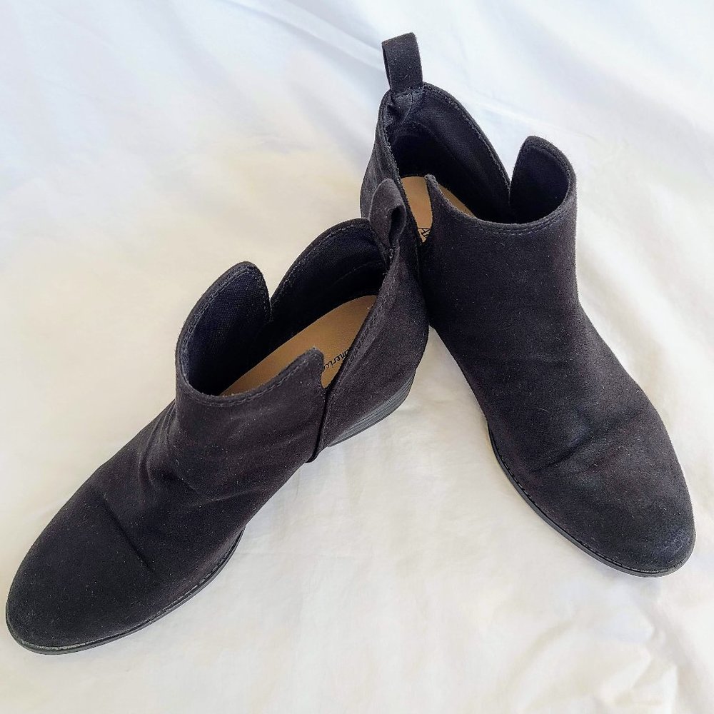 American Eagle Black Suede Booties SZ 7.5